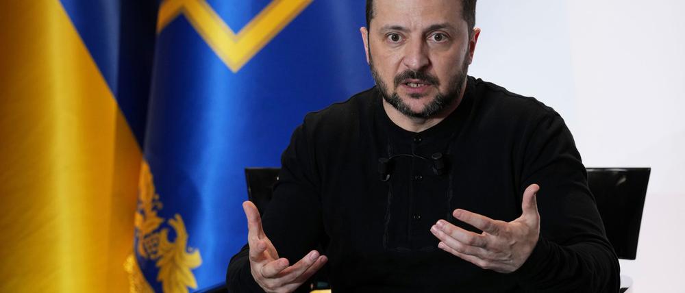 Der ukrainische Präsident Selenskyj wirft Moskau vor, trotz einer anderslautenden Abmachung weiter ukrainische Energieanlagen zu beschießen.