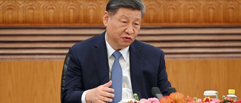 Chinas Staatschef Xi Jinping wirbt vor internationalen Top-Managern für die Volksrepublik als Standort.