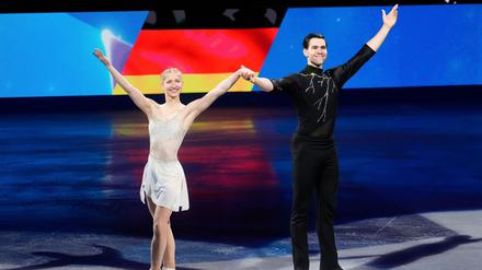 Minerva Hase (l) und Nikita Wolodin haben bei der Eiskunstlauf-WM Silber gewonnen.