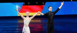 Minerva Hase (l) und Nikita Wolodin haben bei der Eiskunstlauf-WM Silber gewonnen.
