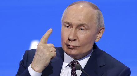 Der russische Präsident Wladimir Putin gestikuliert während seiner Rede auf dem Jahreskongress der Russischen Union der Industriellen und Unternehmer.