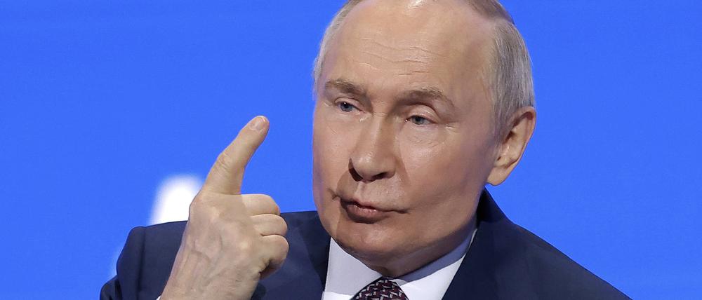 Der russische Präsident Wladimir Putin gestikuliert während seiner Rede auf dem Jahreskongress der Russischen Union der Industriellen und Unternehmer.