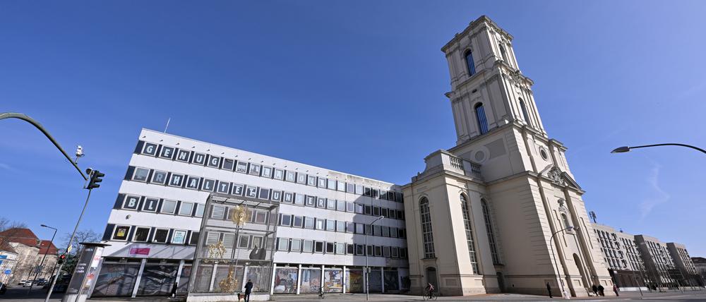 Das Rechenzentrum und die Garnisonkirche.