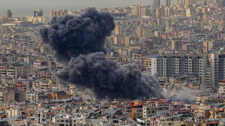 Nach Angaben der israelischen Armee soll ein Drohnenlager der Hisbollah angegriffen worden sein.