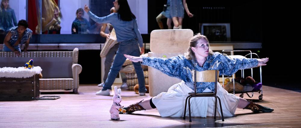 "Back to the Present" von Constanza Macras in der Volksbühne