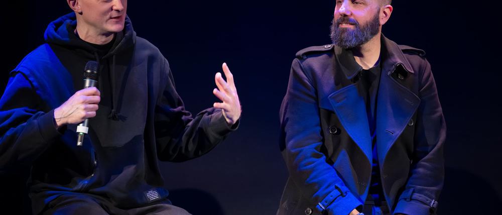 Die Künstler Kangding Ray (l) und Christopher Bauder (r) haben die Installation entworfen.