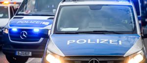 Es wird unter anderem wegen Widerstands gegen Vollstreckungsbeamte ermittelt. (Symbolbild)