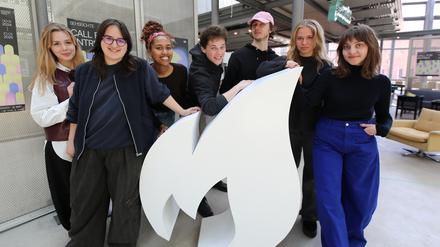 Sehsüchte 2025. Sehsüchte ist ein internationales Studierendenfilmfestival. Es findet jährlich im Frühling in der Medienstadt Babelsberg der brandenburgischen Landeshauptstadt Potsdam statt. Team 2025: Alison Winter, Laura Lutz, Alicia Ulfik, Ruben Schmidt, Marco Cocola, Sophia Baumbach und Paula Baltzer (v.l.)