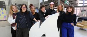 Sehsüchte 2025. Sehsüchte ist ein internationales Studierendenfilmfestival. Es findet jährlich im Frühling in der Medienstadt Babelsberg der brandenburgischen Landeshauptstadt Potsdam statt. Team 2025: Alison Winter, Laura Lutz, Alicia Ulfik, Ruben Schmidt, Marco Cocola, Sophia Baumbach und Paula Baltzer (v.l.)