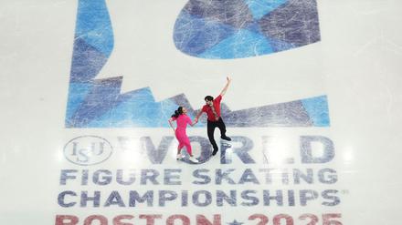 Jennifer Janse van Rensburg (l) und Benjamin Steffan liegen nach dem Rhythmustanz auf dem zwölften Platz.