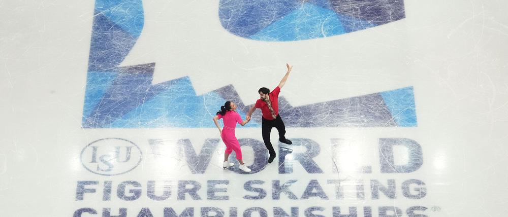 Jennifer Janse van Rensburg (l) und Benjamin Steffan liegen nach dem Rhythmustanz auf dem zwölften Platz.