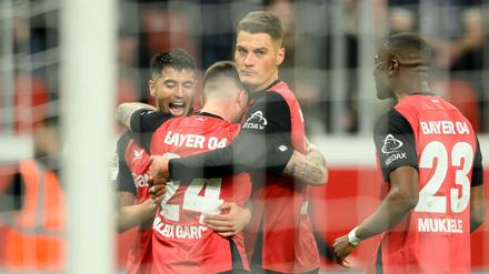 Mit einem Sieg gegen kämpferische Bochumer hält Leverkusen die Hoffnung auf die Titelverteidigung am Leben. 