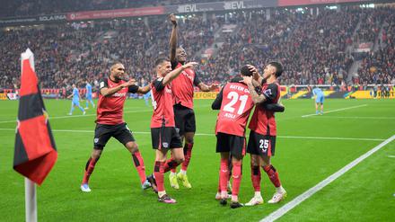 Bayer Leverkusen muss im Titelrennen auf Patzer der Bayern hoffen. 