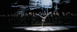 Wilde Moves zur Trauermesse: “Flying Mozart“, das dritte Jubiläumskonzert zum 100. Geburstag des Rundfunkchor, mit den Flying Steps.