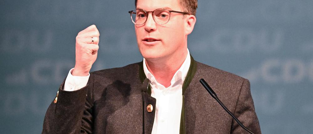 Hagel arbeitete sich in der Sparkasse hoch, parallel zog es ihn früh in die Politik.