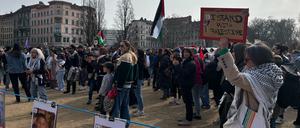 Zum Al-Kuds-Tag wurde am Oranienplatz in Kreuzberg demonstriert. 