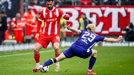 Tolcay Cigerci (l) erzielte den Siegtreffer für Cottbus.