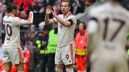 Torschützen jubeln gemeinsam: Leroy Sané (l) und Harry Kane.