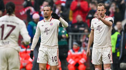 Leroy Sané (l.) war gut drauf gegen St. Pauli.