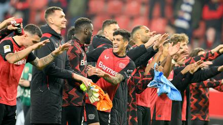 Bayer Leverkusen muss im Titelrennen weiter auf Patzer der Bayern hoffen. 