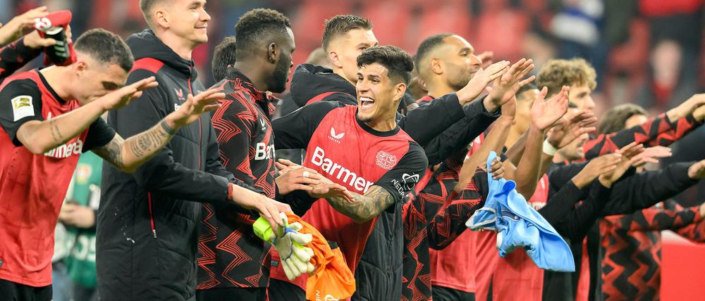 Bayer Leverkusen muss im Titelrennen weiter auf Patzer der Bayern hoffen.