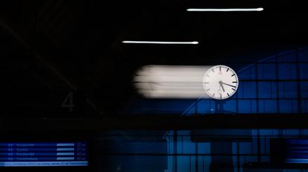 Um 2 Uhr nachts wurde heute die Zeit eine Stunde weiter gestellt.