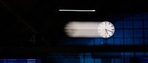 Um 2 Uhr nachts wurde heute die Zeit eine Stunde weiter gestellt.
