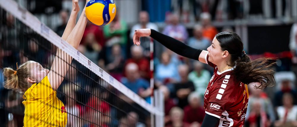 Potsdams Sabrina Starks (re.) schied mit ihrem Team nach großem Kampf aus.