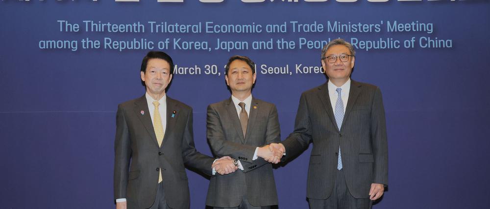 Die Handelsminister Südkoreas, Japans und Chinas haben über Freihandel gesprochen.
