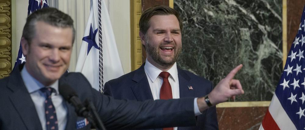 Verteidigungsminister Pete Hegseth und Vizepräsident JD Vance plaudern munter über WhatsApp über Angriffe im Jemen.