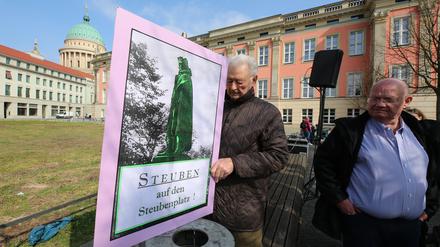 Demo für die Umsetzung des Steuben-DEnkmals auf den Steubenplatz in Potsdam.