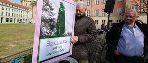 Demo für die Umsetzung des Steuben-DEnkmals auf den Steubenplatz in Potsdam.