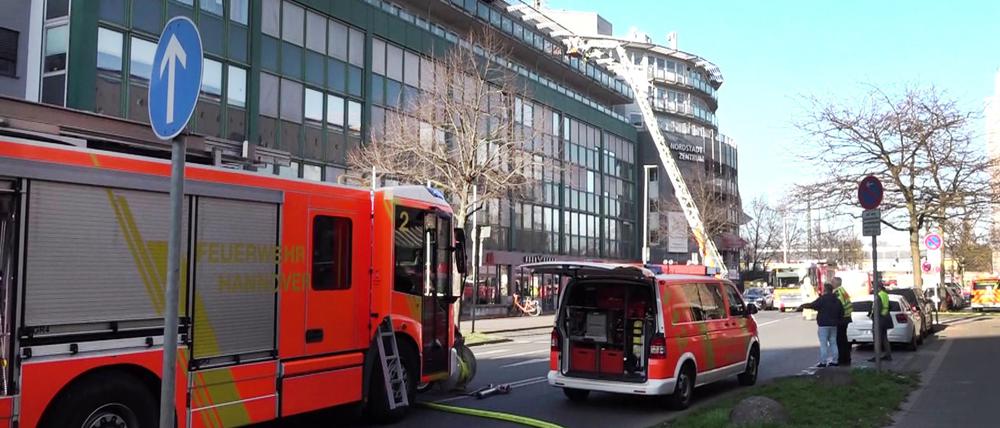 Bei einem Brand in einem Pflegeheim in Hannover wurden mehrere Menschen verletzt. 