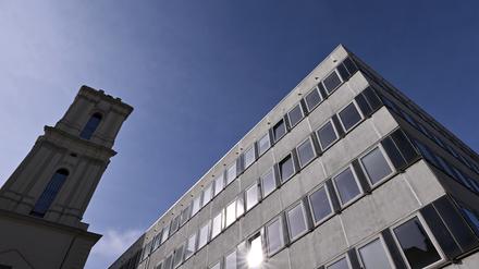 Schwierige Nachbarschaft: Das Rechenzentrum, nebenan der Turm der Garnisonkirche. 