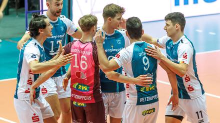 Netzhoppers bereiten BR Volleys große Probleme