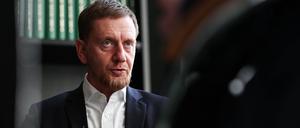 Bei der Bundestagswahl waren die ostdeutschen Flächenländer blau gefärbt. Gibt es bald den ersten AfD-Regierungschef? Was der sächsische Ministerpräsident Michael Kretschmer Schwarz-Rot als Gegenrezept vorschlägt. 