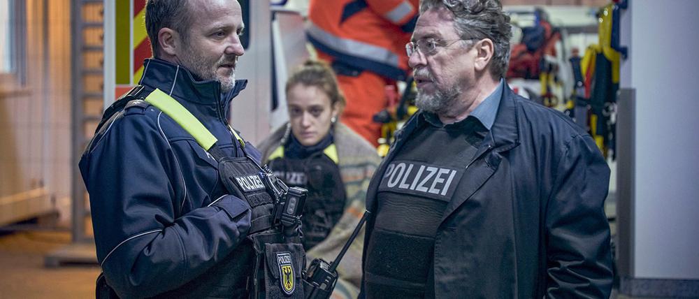 Ein Einsatz in einem Flüchtlingsheim endet in einer Katastrophe.