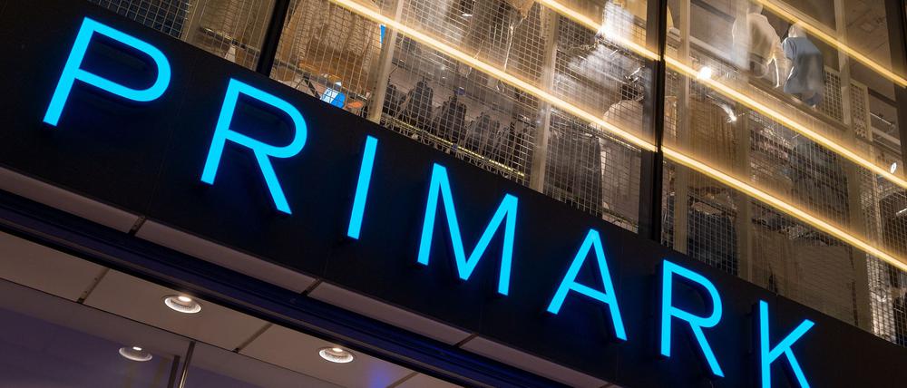 Der Chef von Primark zieht sich nach Vorwürfen zurück.