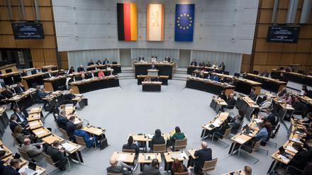 ARCHIV - 27.02.2025, Berlin: 62. Plenarsitzung des Berliner Abgeordnetenhauses.  (zu dpa: «Berliner AfD-Fraktion geht in Innenpolitik radikaleren Weg») Foto: Sebastian Gollnow/dpa +++ dpa-Bildfunk +++