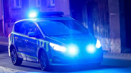 Bei einem Unfall mit Beteiligung der Polizei wurden fünf Menschen verletzt. (Symbolbild)