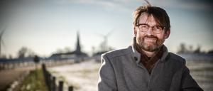 Autor Christoph Peters 2021, in seinem Geburtsort Hönnepel am Niederhein. 