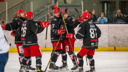 In der Finalserie gab es für die Berliner Eishockeyspieler von FASS bislang nur zweimal Grund zum Feiern. Das soll sich ändern.