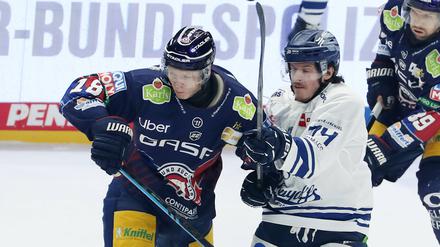 Jonas Müller (l.) bekommt in den Play-offs viel Eiszeit.