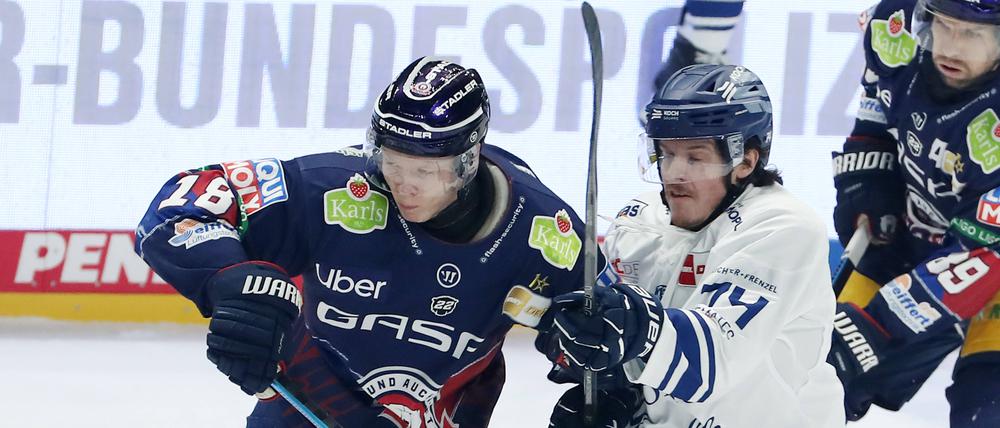 Jonas Müller (l.) bekommt in den Play-offs viel Eiszeit.