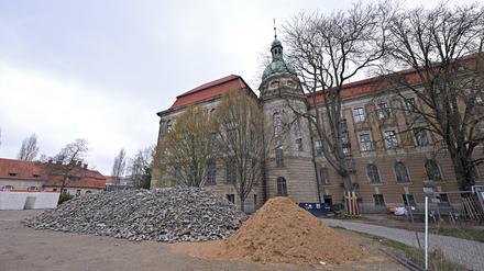 Die Baustelle auf der Rückseite des Stadthauses.