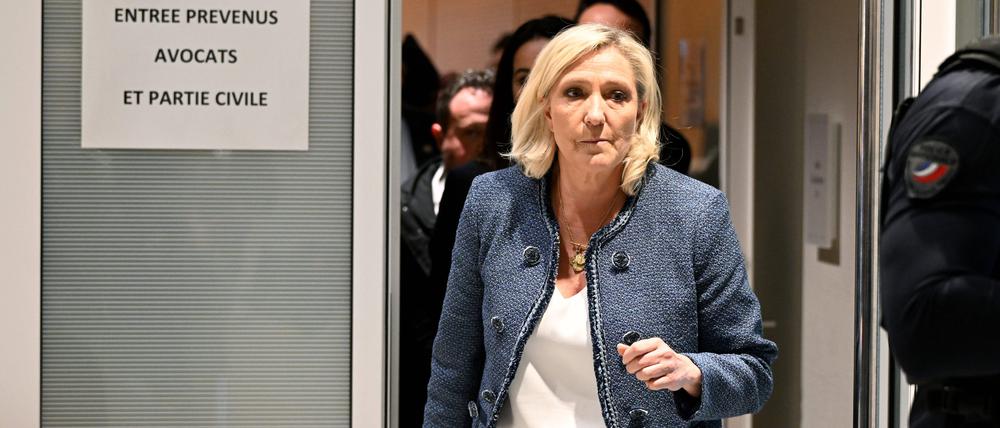Marine Le Pen verließ den Gerichtssaal noch vor dem Ende der Urteilsverkündung.