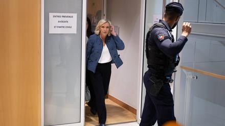 Marine Le Pen verließ den Gerichtssaal noch vor dem Ende der Urteilsverkündung.