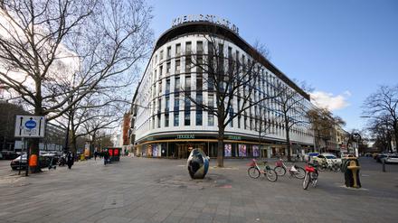 Ein Platz am Kurfürstendamm soll nach dem Schauspieler und Entertainer Harald Juhnke benannt werden - zu seinem 20. Todestag wird das aber noch nichts. 