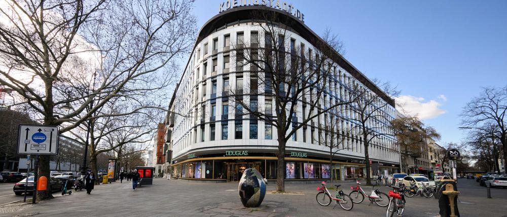 Ein Platz am Kurfürstendamm soll nach dem Schauspieler und Entertainer Harald Juhnke benannt werden - zu seinem 20. Todestag wird das aber noch nichts. 