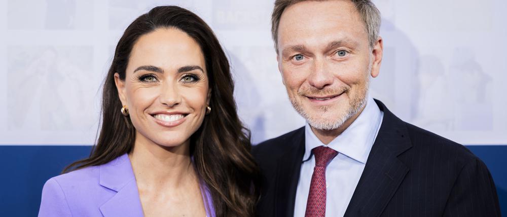 Ex-Finanzminister Christian Lindner (FDP) und seine Ehefrau Franca Lehfeldt wollen wegen eines Titelbildes des Satiremagazins Titanic vor Gericht ziehen.